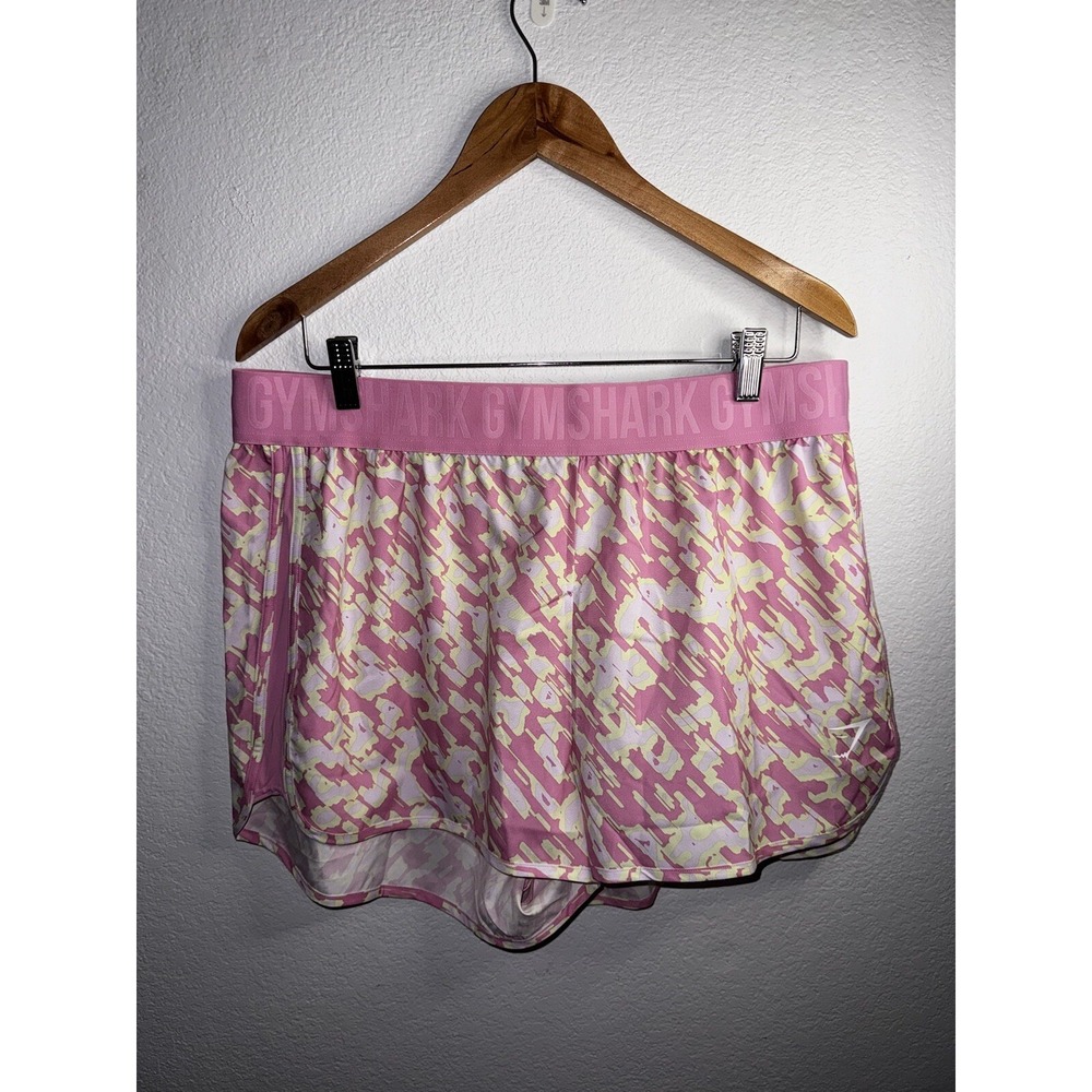 Gymshark Women's Pink Camo Shorts 2.5" Inseam Size XXL‎ 2XL